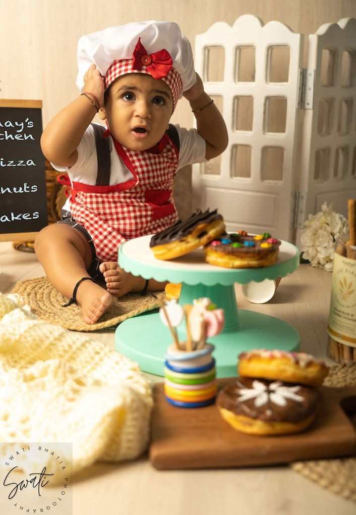 Cake Smash & Milestones photography by Swati Bhatia, Delhi NCR studio