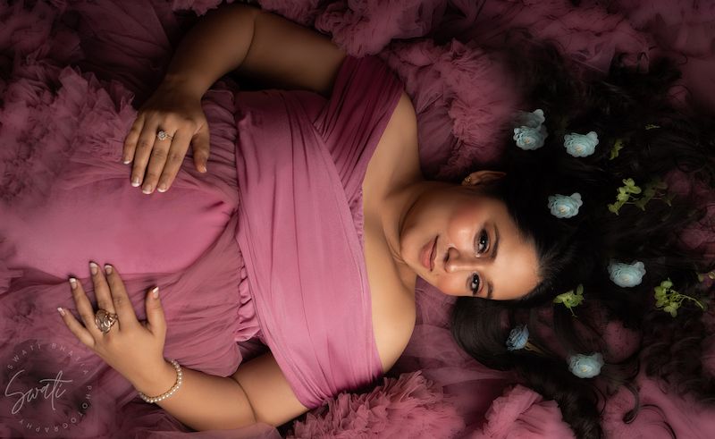 A maternity portrait by Swati Bhatia, Delhi NCR